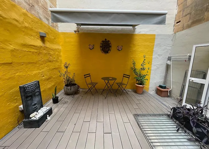 Valletta Collection - Merchant Str Apartment With Large Yard