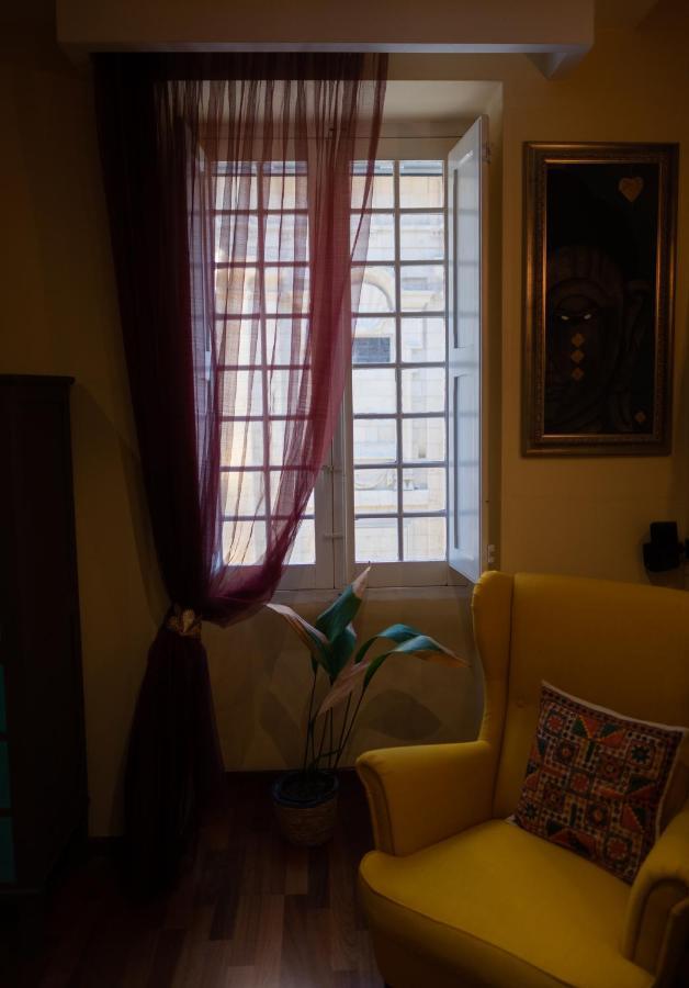 Collection - Merchant Str With Large Yard *