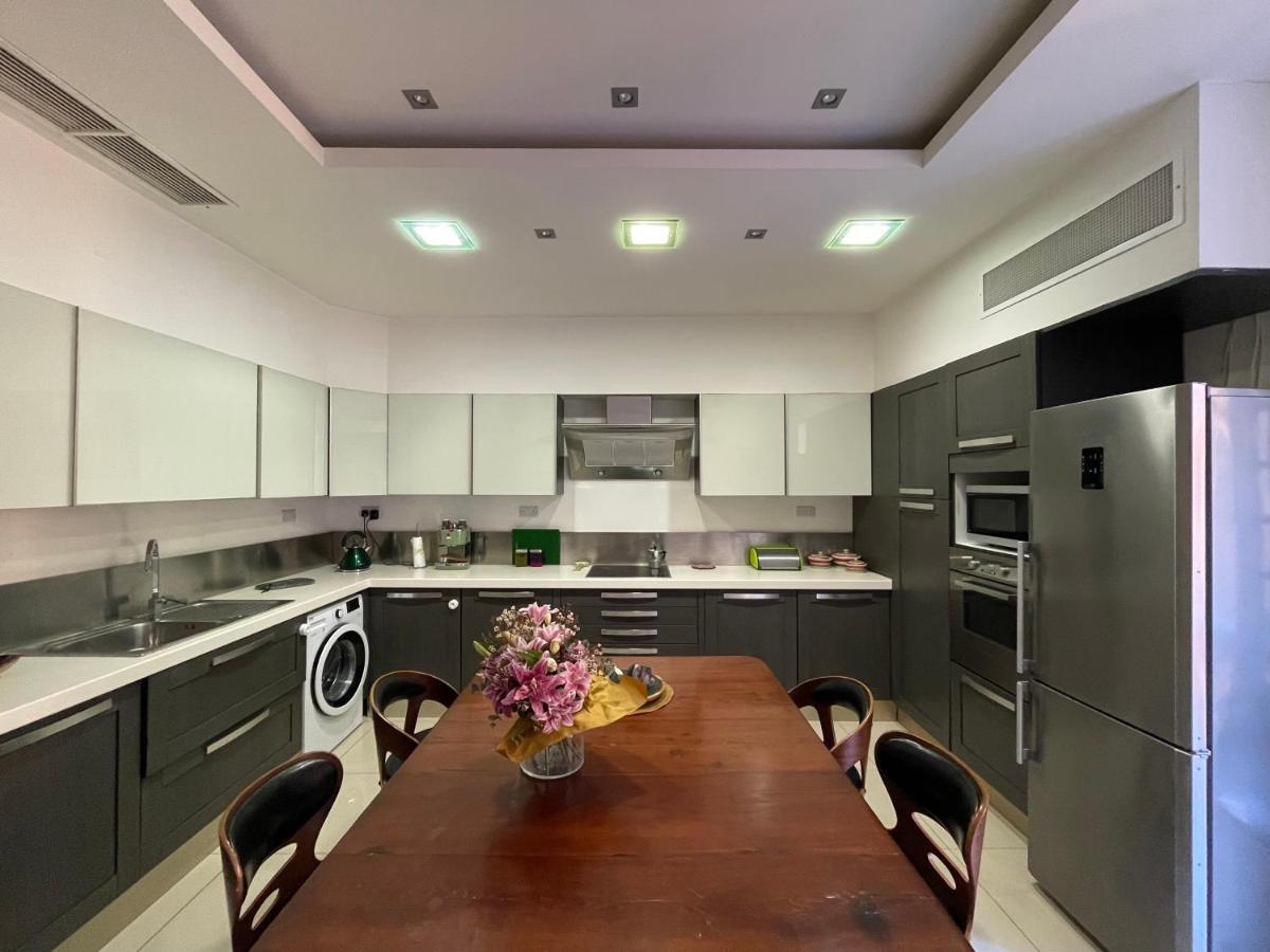 Apartment Collection - Merchant Str With Large Yard