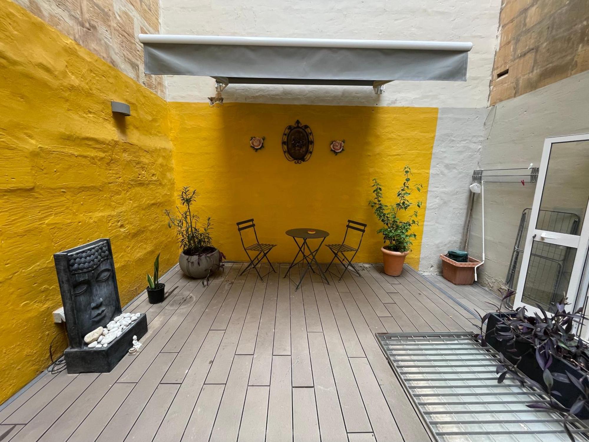 Collection - Merchant Str With Large Yard Apartment *